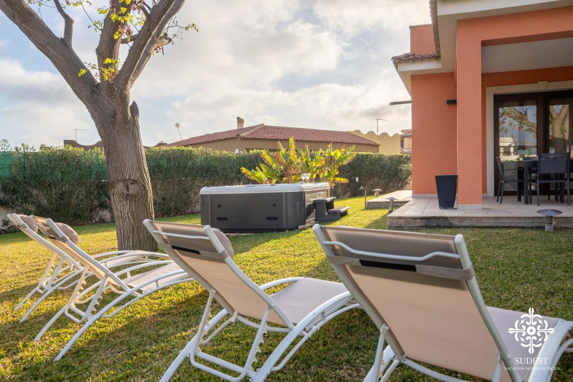 Villa Seaside - Beach Retreat With Jacuzzi Syracuse Exterior foto